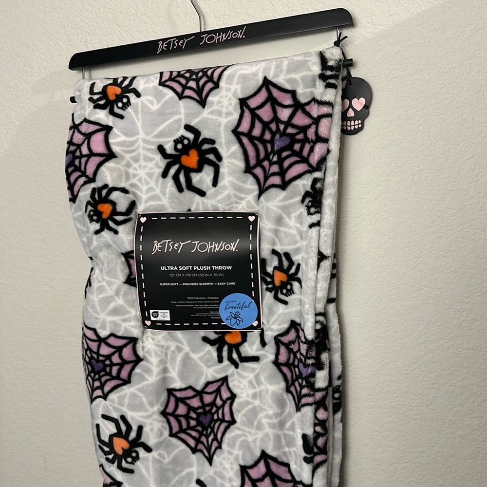 betsey johnson blanket Nwt